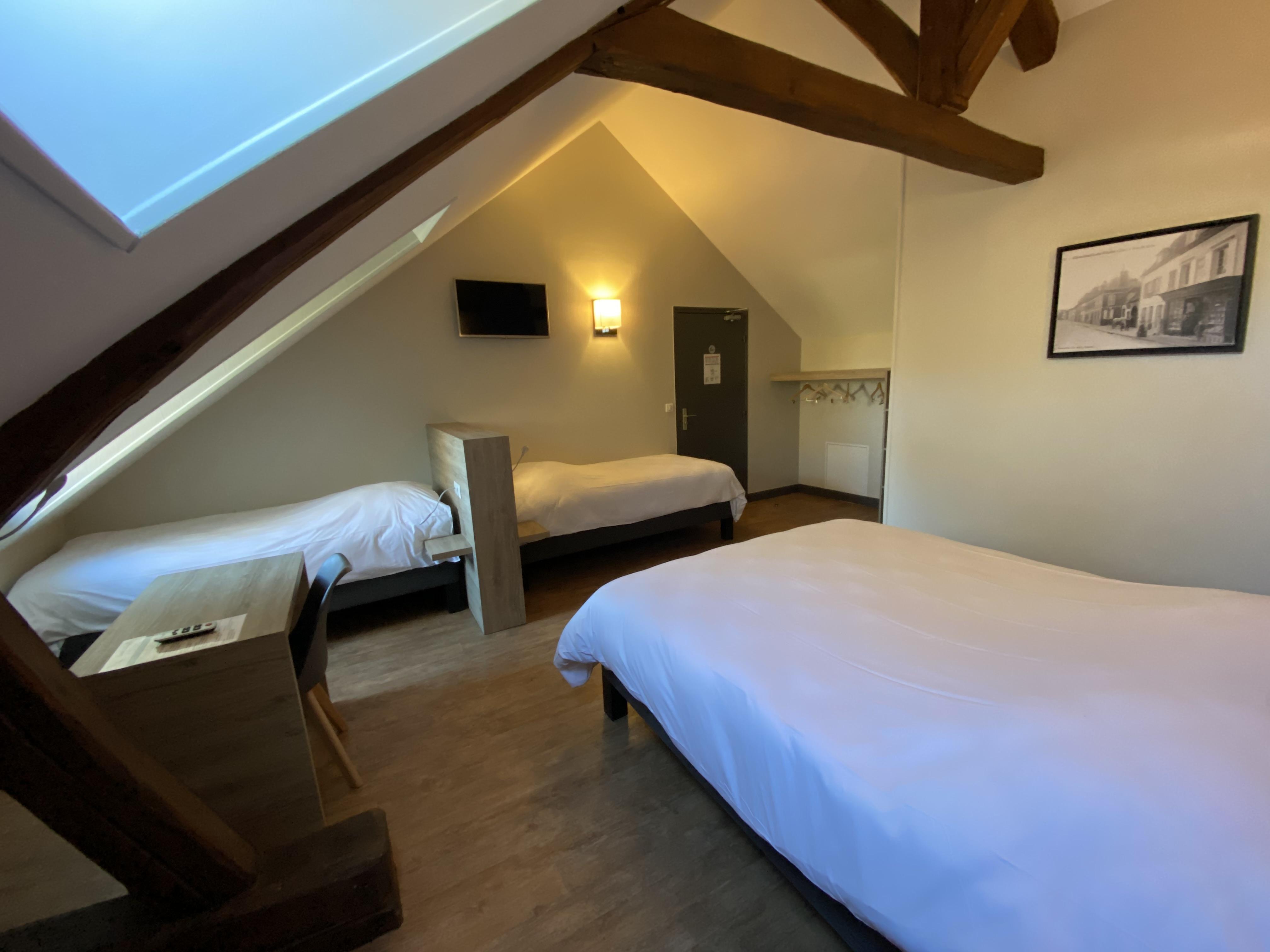 Logis - Hotel & Restaurant Saint Nicolas Chaumont-en-Vexin Exterior photo