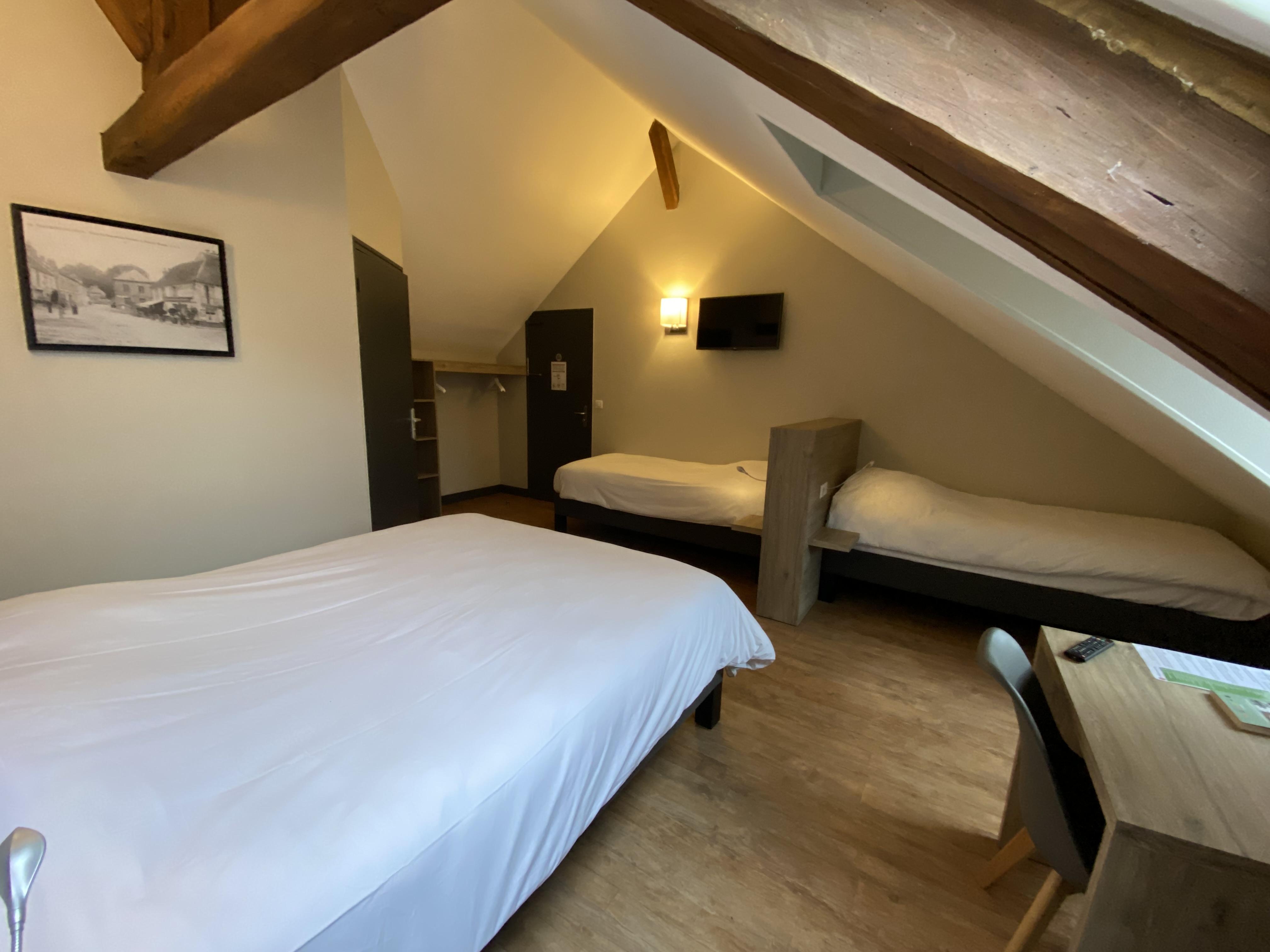 Logis - Hotel & Restaurant Saint Nicolas Chaumont-en-Vexin Exterior photo