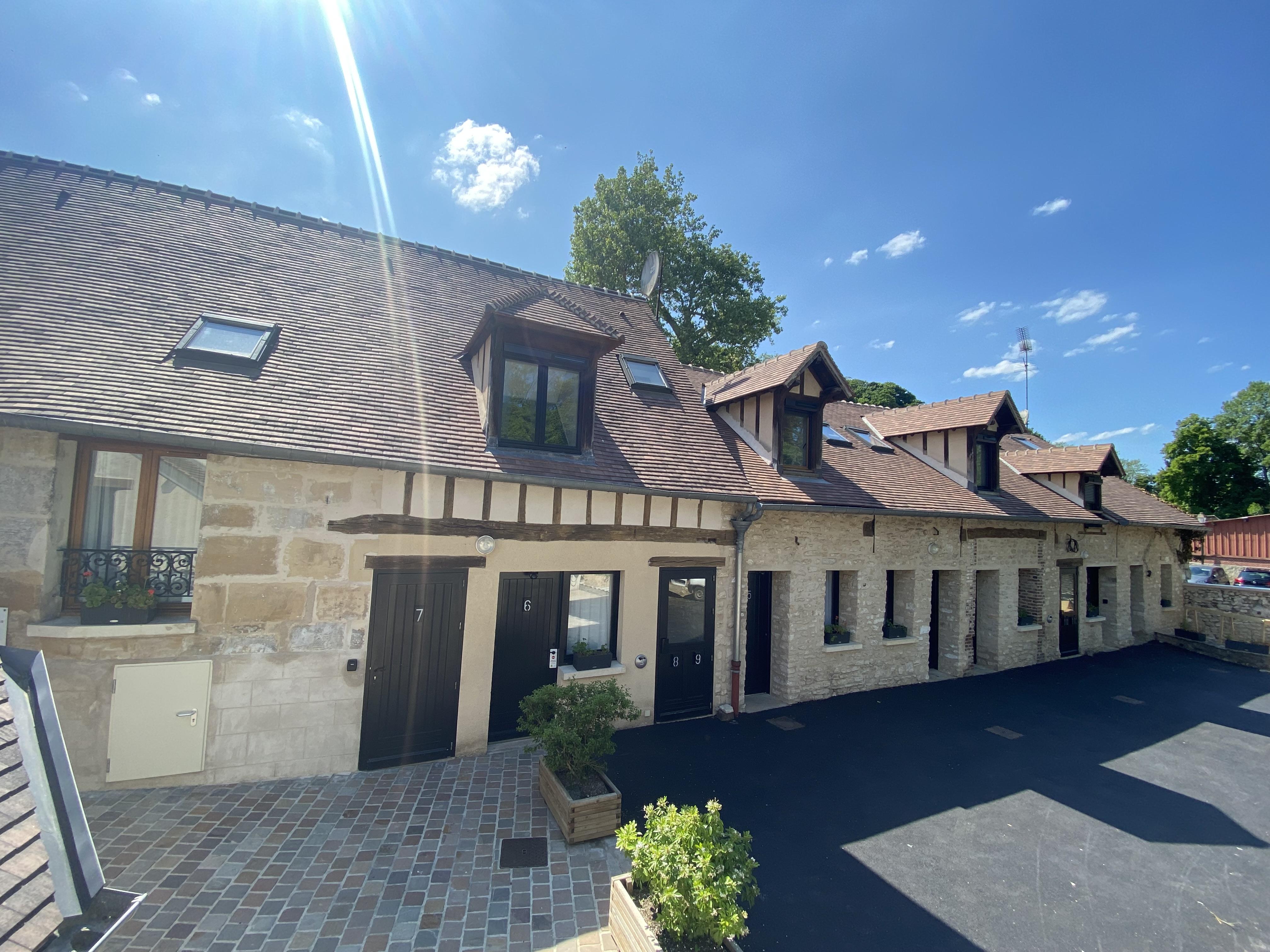 Logis - Hotel & Restaurant Saint Nicolas Chaumont-en-Vexin Exterior photo